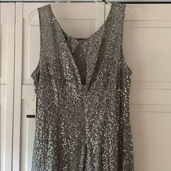 New with tags Silver Sequence Evening Gown size 16 - Picture 3 of 4